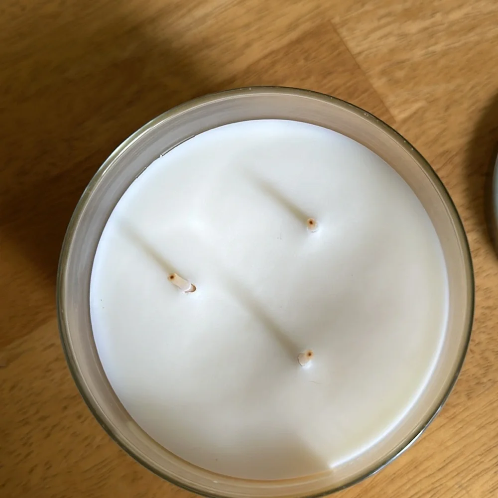 Bath & Bodyworks Chestnut Glazed Croissant 3 wick candle Rare - Picture 2 of 4